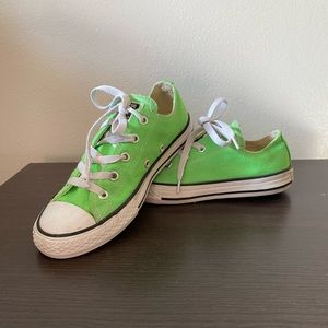 Green Kids Converse sneakers size 1.5